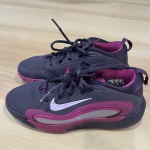 Nike IsoFly Big Kids' Basketball Shoes